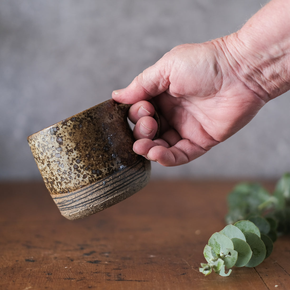 Small Cup in White/ Bark  with Lines