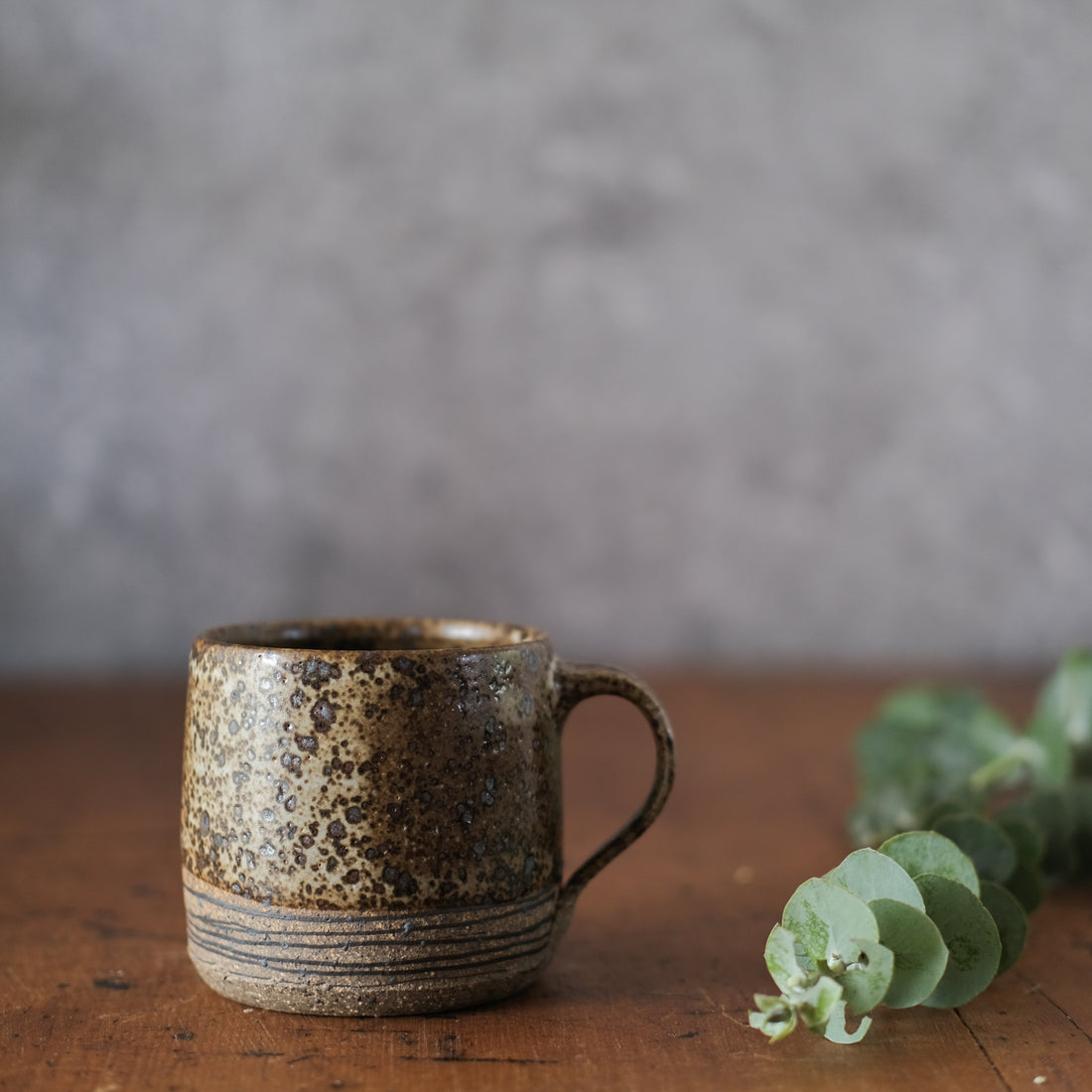 Small Cup in White/ Bark  with Lines